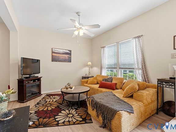 4th image of 2944 Queensland Dr