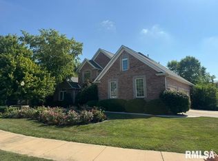 7006 Vauxhall Pl, Peoria, IL 61615