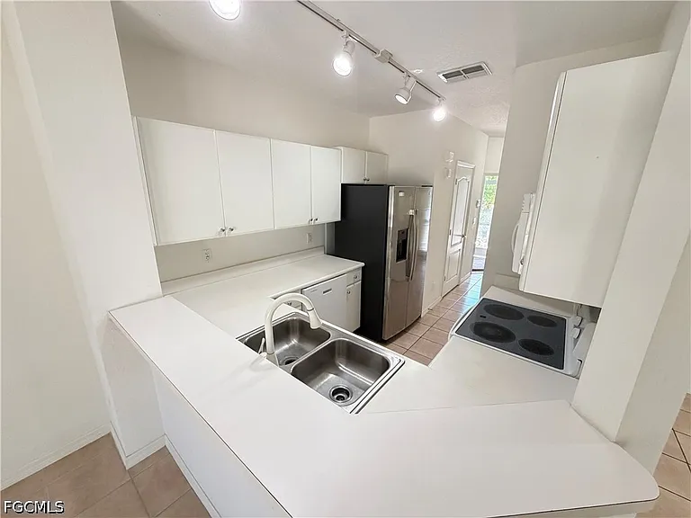 8541 Athena Ct — Photo 4