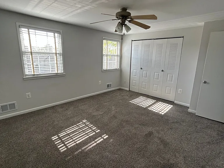 Longview — Photo 236