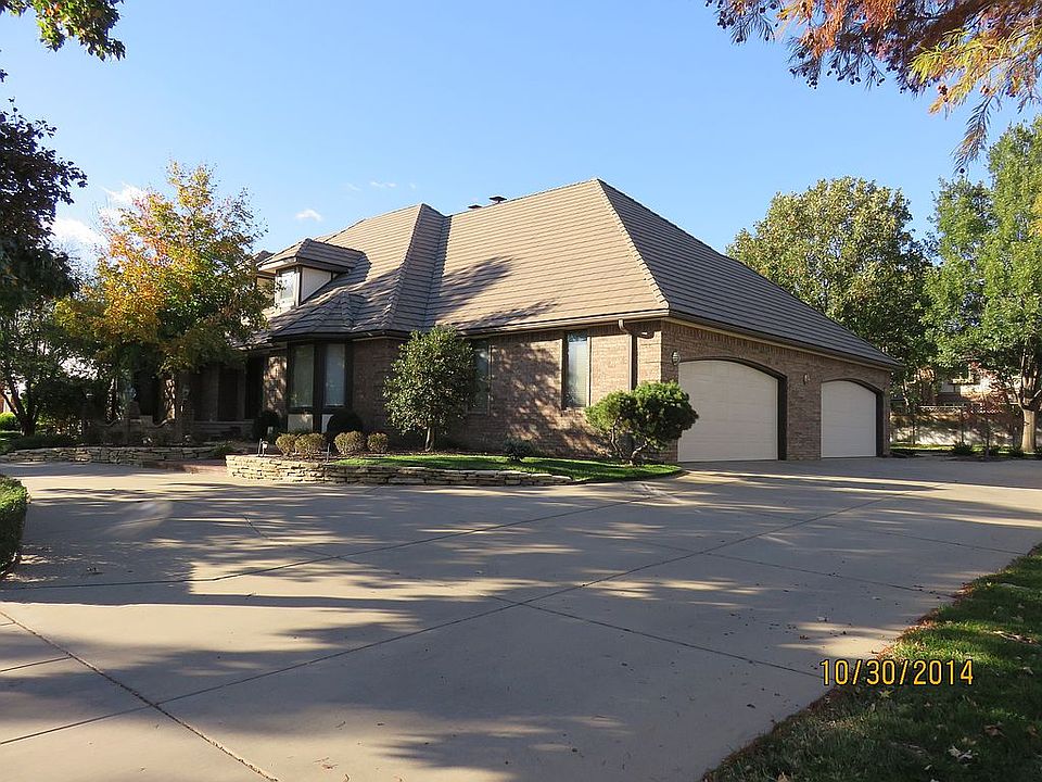 2nd image of 8810 E Woodcrest Cir