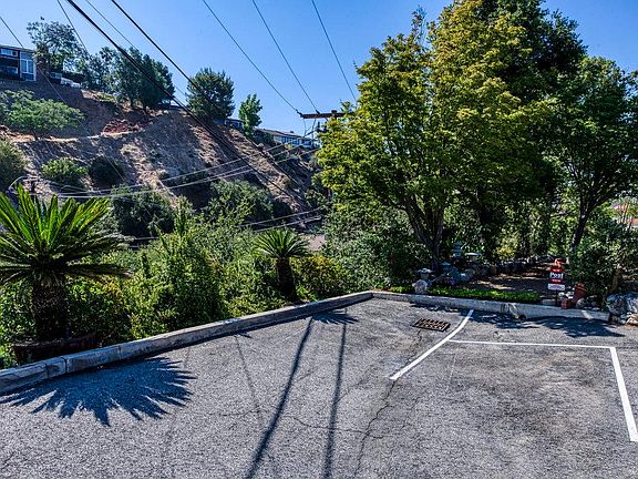 3rd image of 1261 E Loma Alta Dr