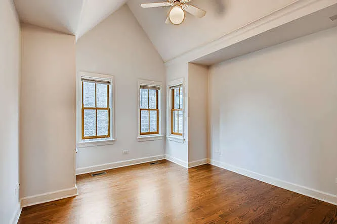 1429 W Roscoe St #2 — Photo 11
