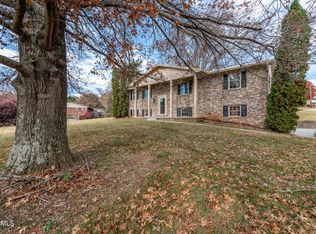 913 Windemere Cir, Maryville, TN 37804