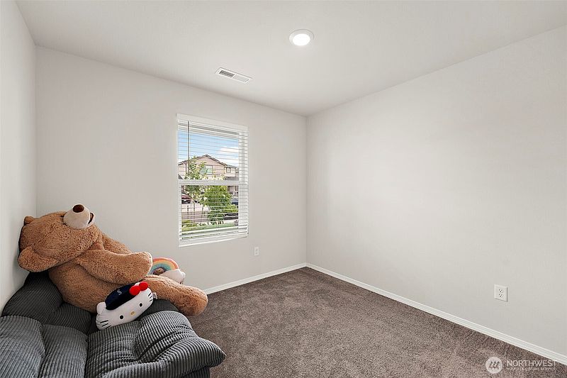 3rd image of 13603 194th Street E