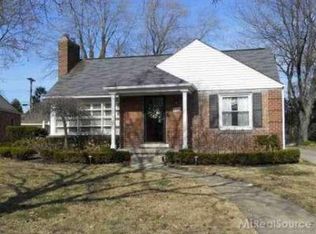 470 Lexington Rd, Grosse Pointe Farms, MI 48236