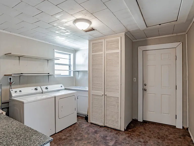 310 Stanley Ave — Photo 19