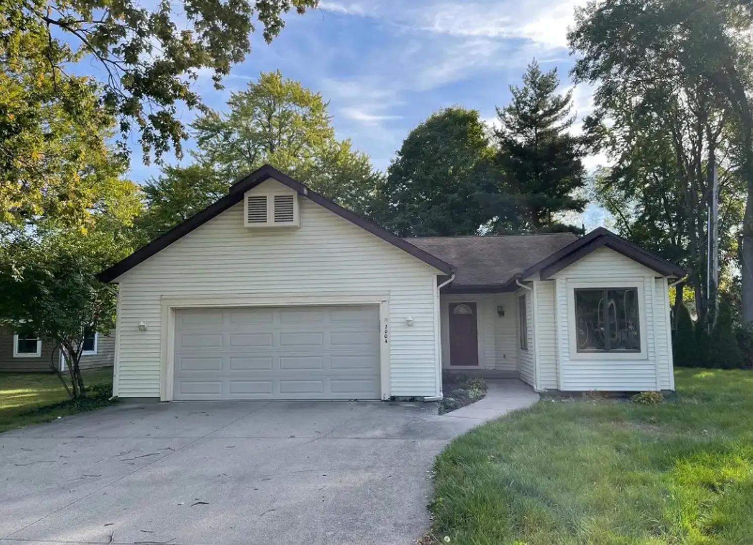 2BR 2BA Home Close to Campus, On Bus Route with Washer/Dryer Provided & 2-Car Attached Garage — Photo 1