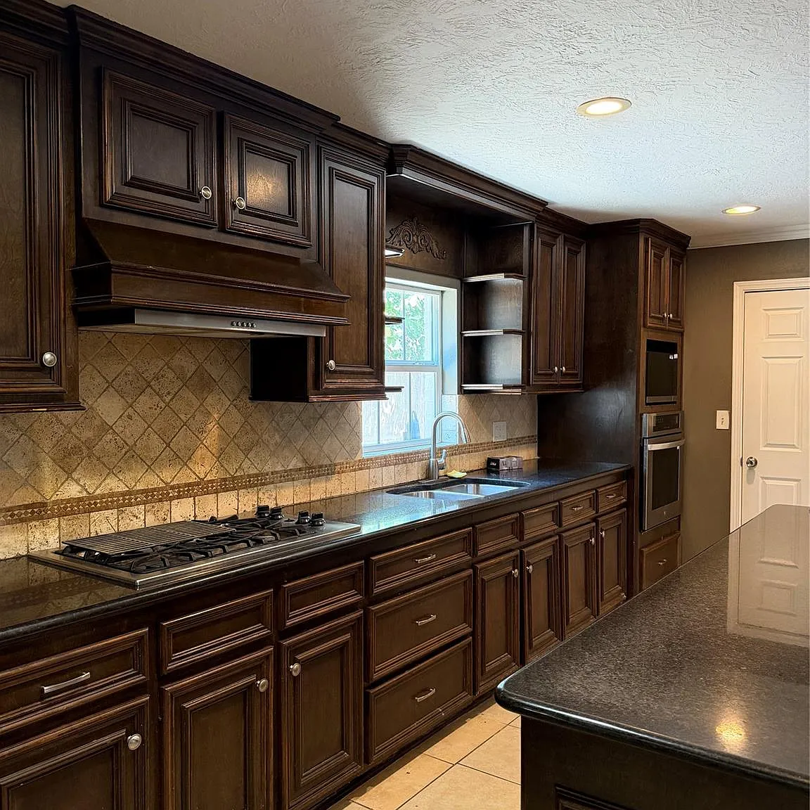 5 bed, 2.5 bath, 2464 sqft, $2,000 — Photo 4