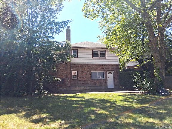 2nd image of 1036 Furth Road