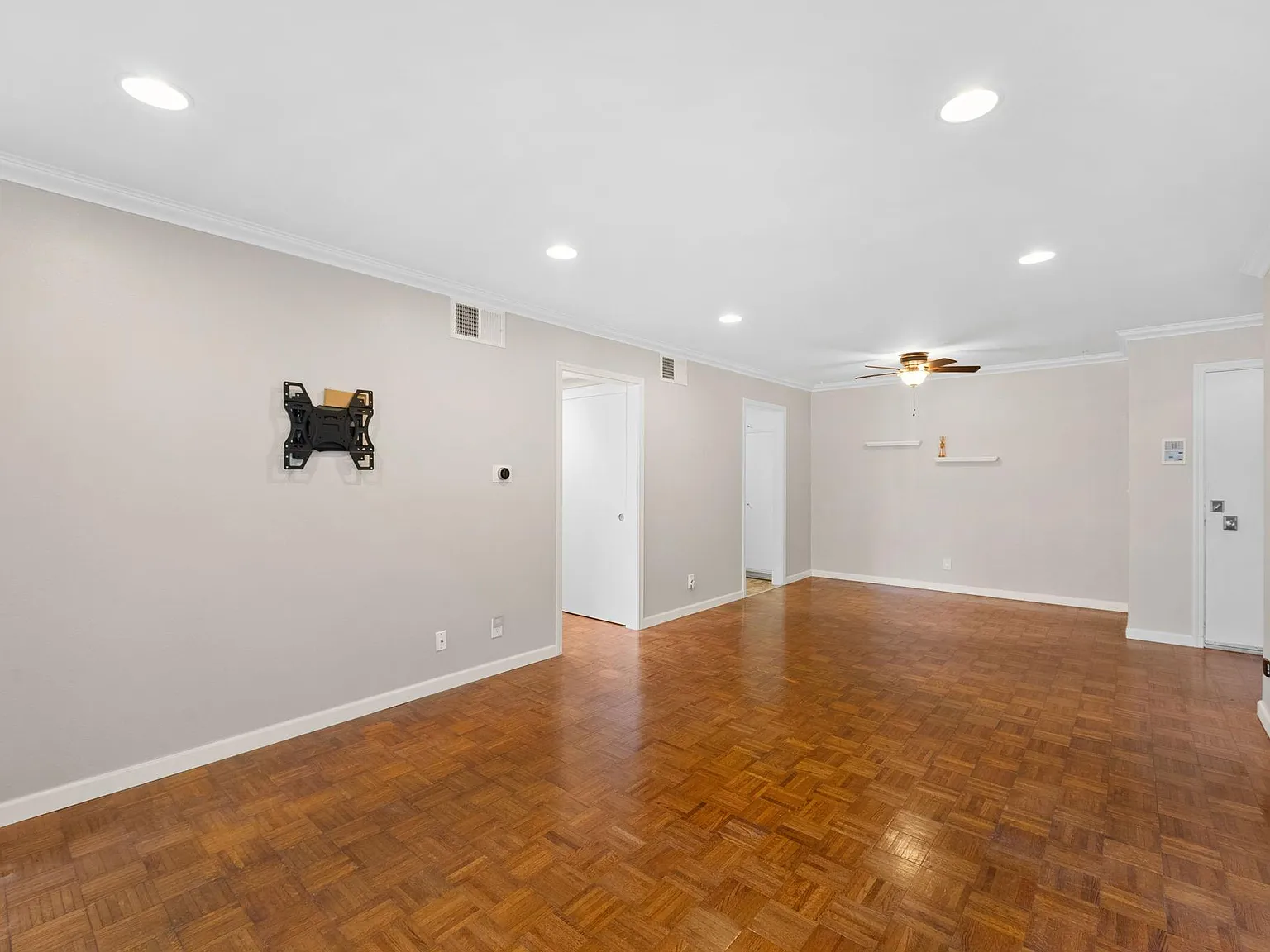 2 bed, 1068 sqft, $3,350 — Photo 3