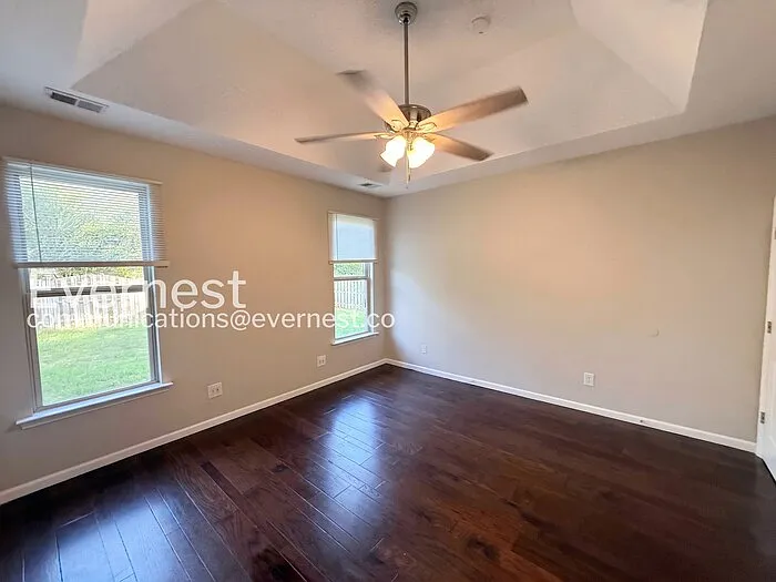 1136 Washington Dr — Photo 11