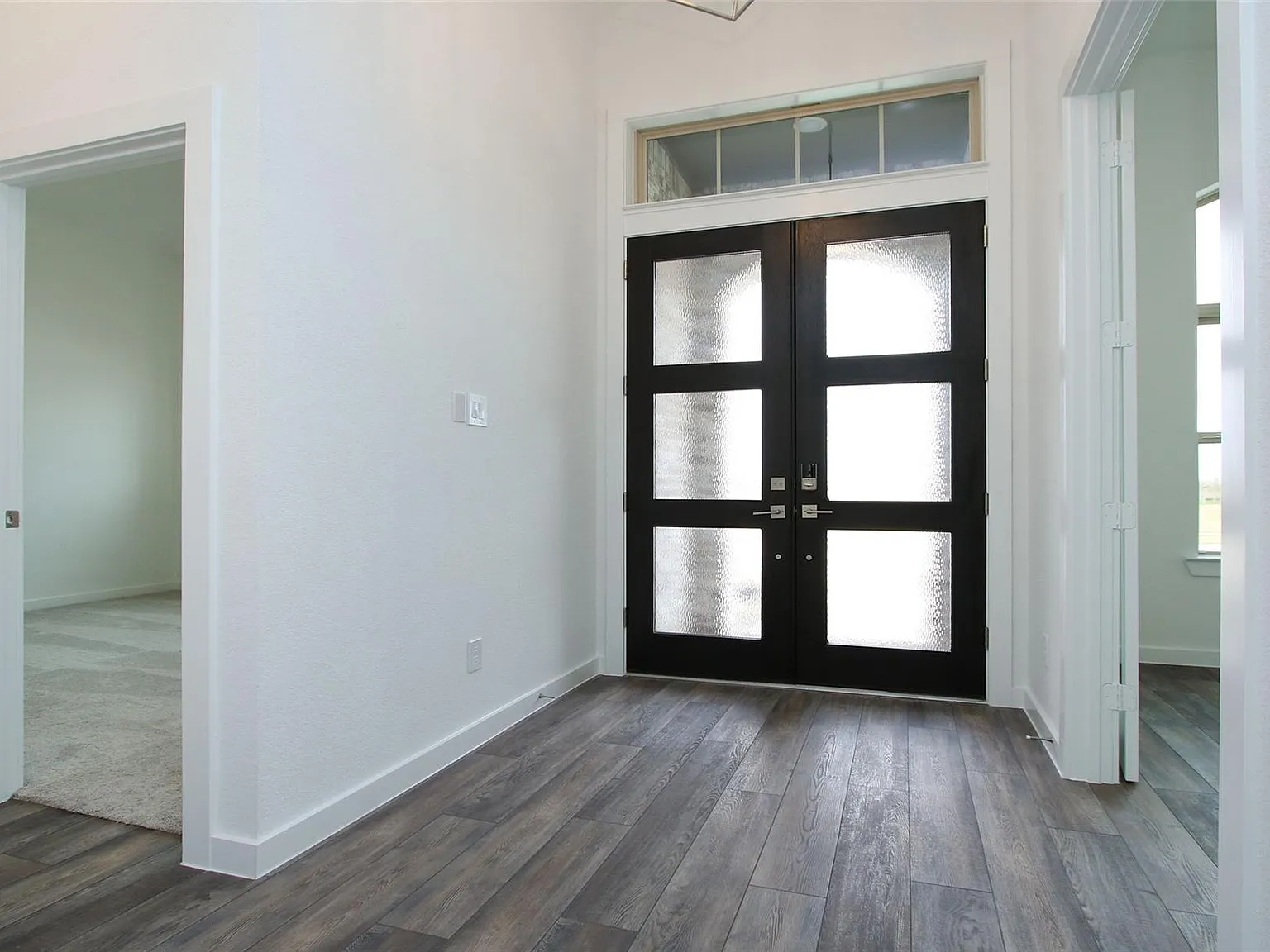 4 bed, 3.5 bath, 3123 sqft, $4,500 — Photo 2