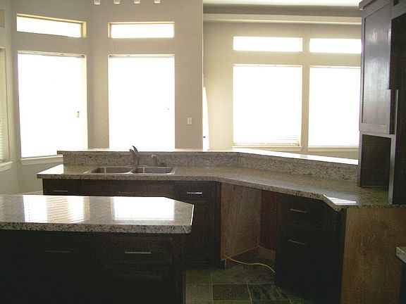 5th image of 2326 W Jordan Dr
