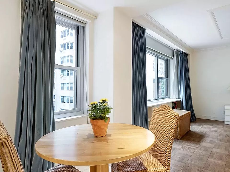 2nd image of 20 E 9th St APT 5R
