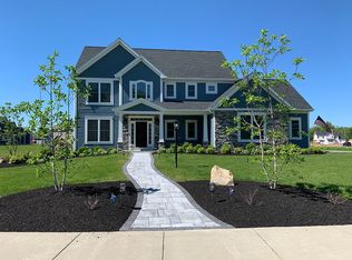47 Crowne Pointe Dr, Penfield, NY 14526