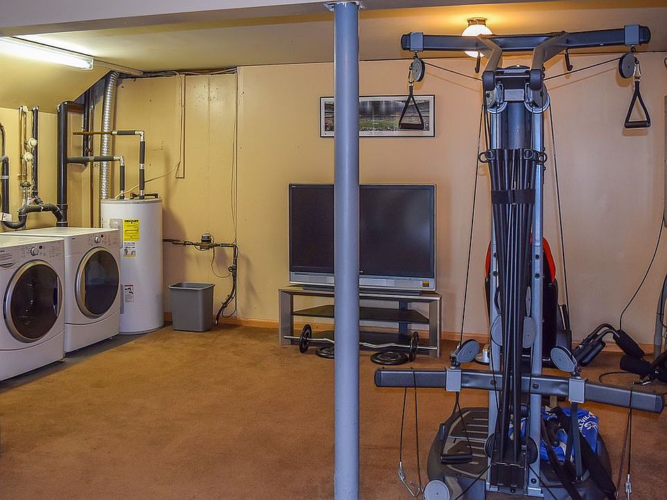 Garage/Laundry