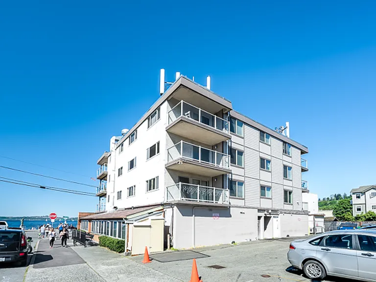 Alki Shores Apartments — Photo 7