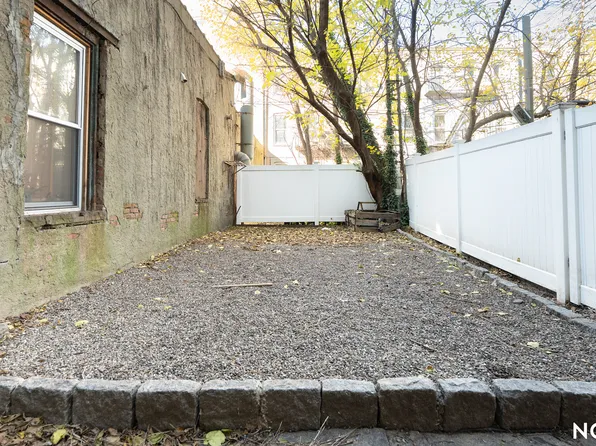 1553 De Kalb Avenue image 17 of 18