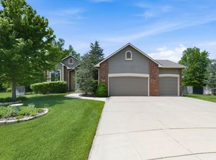 425 S Fawnwood Ct, Wichita, KS 67235