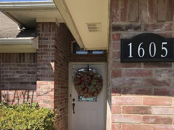 2nd image of 1605 Amanda Ln