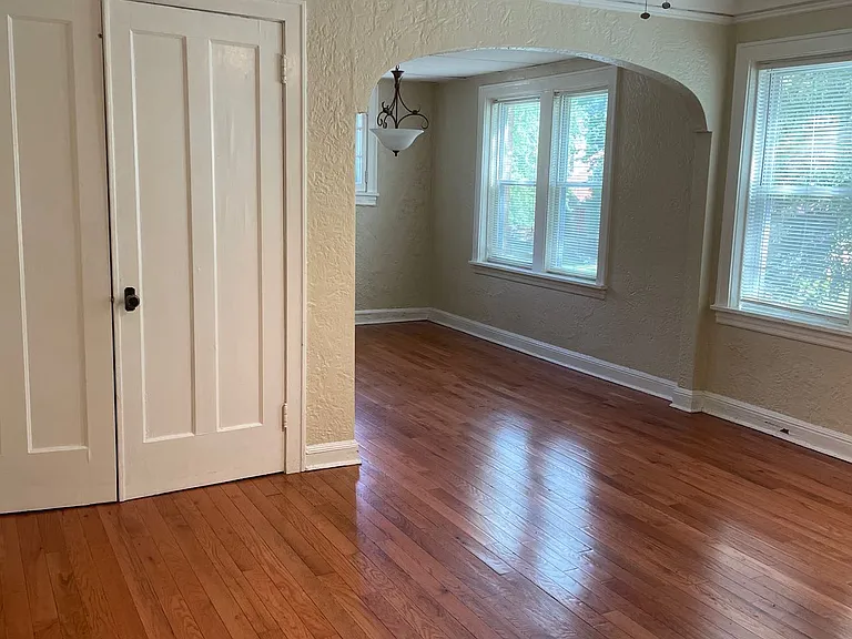 702 W Glen Flora Ave #7 — Photo 4