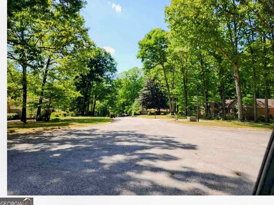 2nd image of 2612 Clay Ct