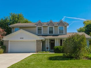 1022 Mayfair Dr, Libertyville, IL