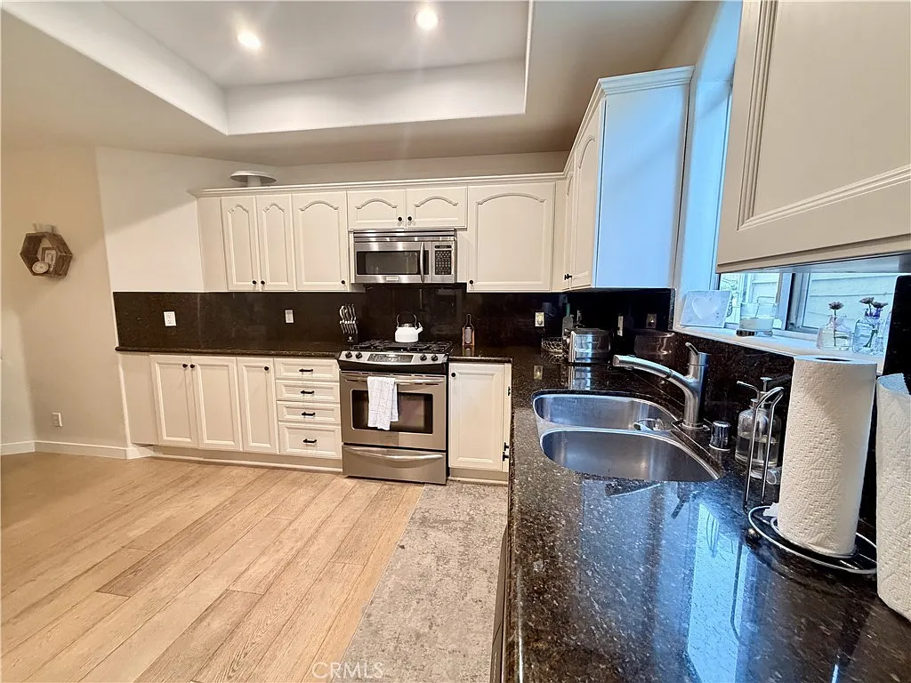 2 bed, 2.5 bath, 1412 sqft, $3,950 — Photo 4