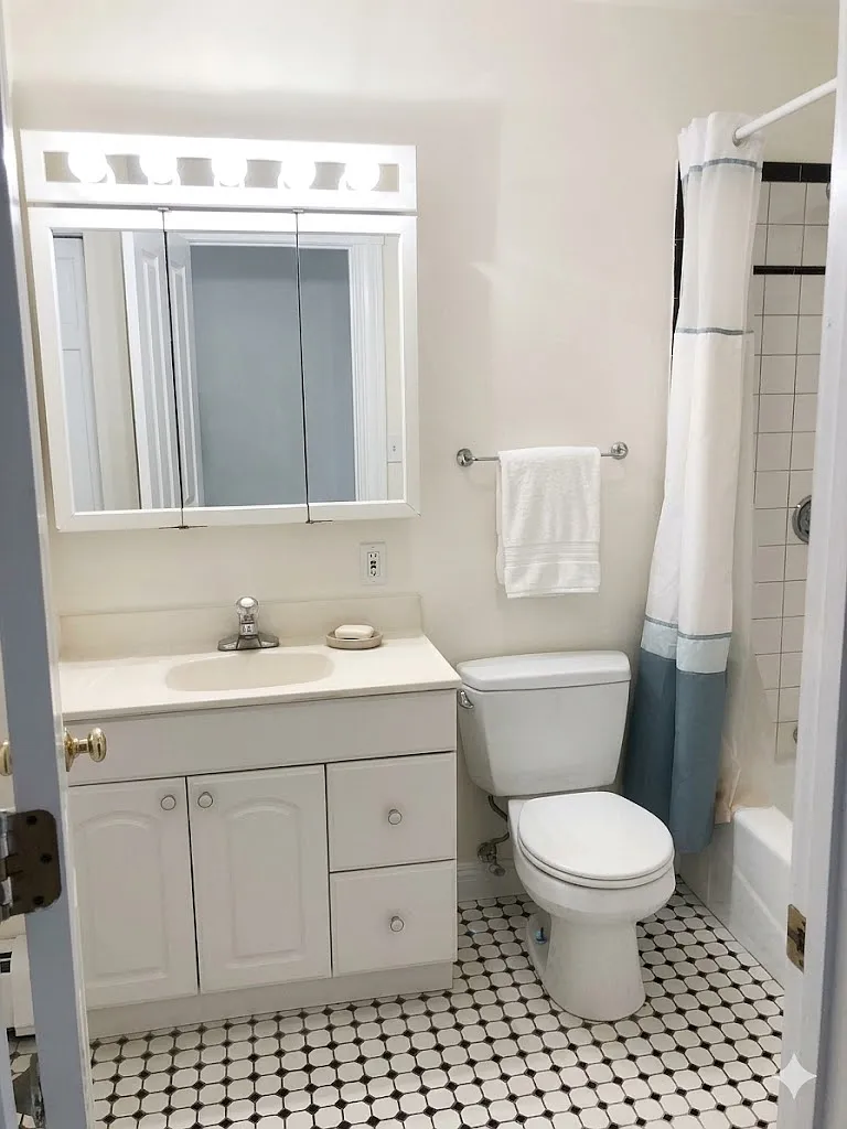 2 bed, 9999 sqft, $3,168 — Photo 2