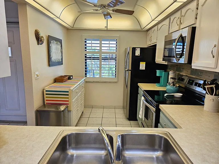 340 Three Lakes Ln #F — Photo 22