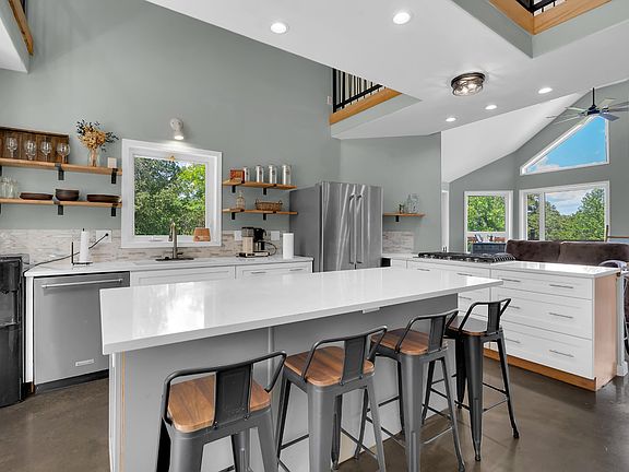20th image of 232 Covenant Ln