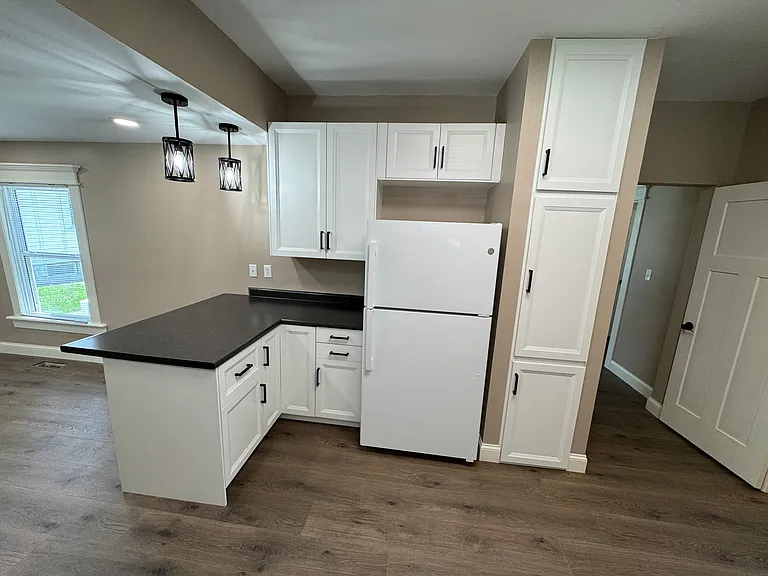 452 W Adams St #1 — Photo 8