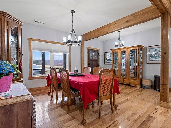 3rd image of 851 Reed Rd