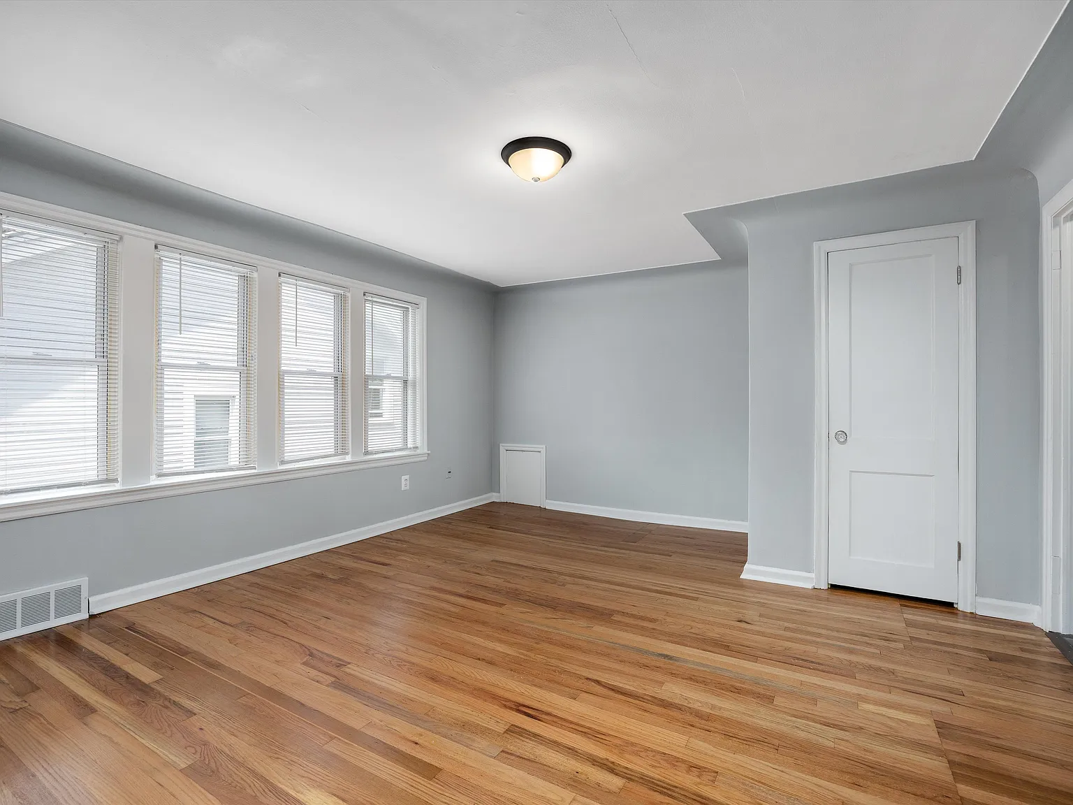 1 bed, 550 sqft, $900 — Photo 3