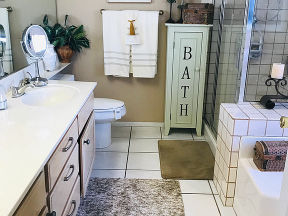 Master bathroom 