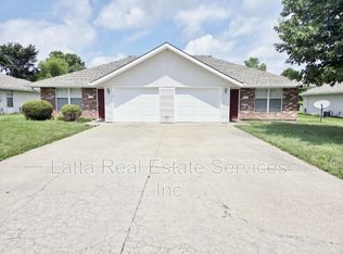 1142 Dean Dr, Grain Valley, MO 64029