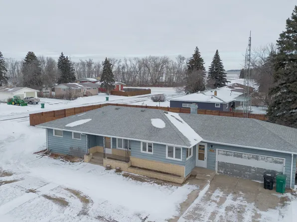 303 1st St N, Fessenden, ND 58438