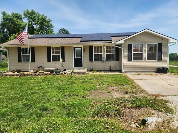 115 S Mulberry St, Adrian, MO 64720