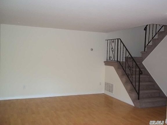 4th image of 52 Skyline Dr