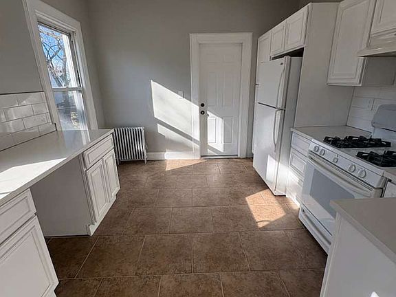 3rd image of 279 Amherst St #1