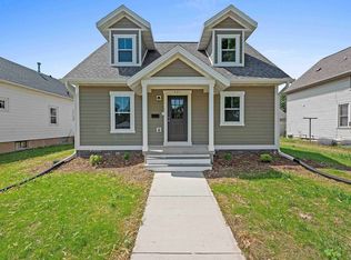 421 4th St, Green Bay, WI 54304