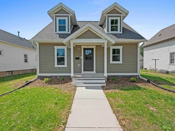421 4th St, Green Bay, WI 54304