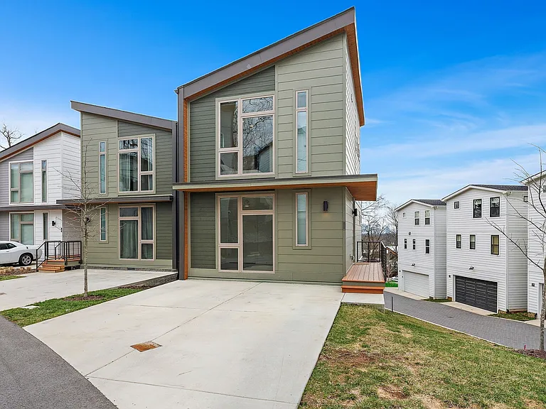 3079 Edwin Cir — Photo 34