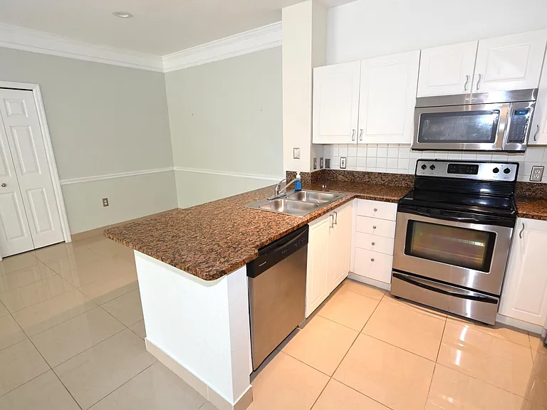 5110 Northridge Rd #202 — Photo 7