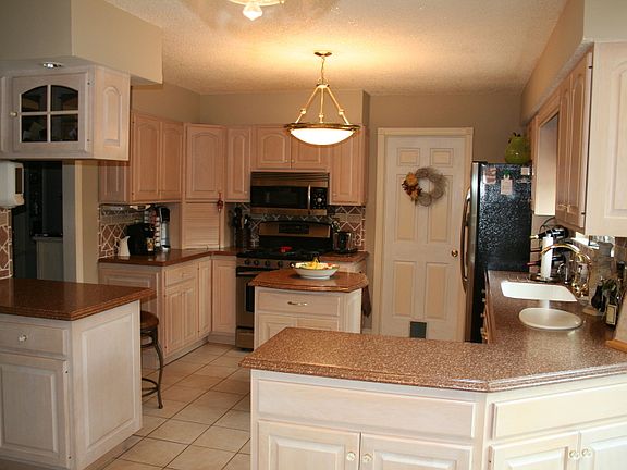 Movable center island