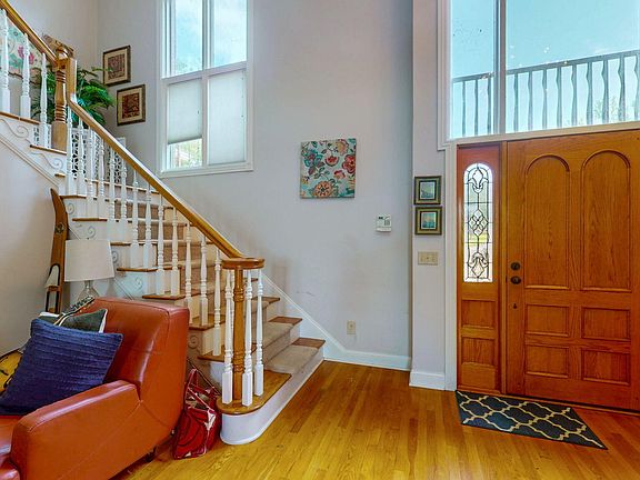 2nd image of 133 Windward Ln