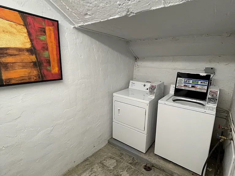 575 Maclaren St #9 — Photo 6