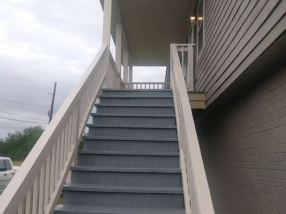 2nd image of 2325 Winthrop St