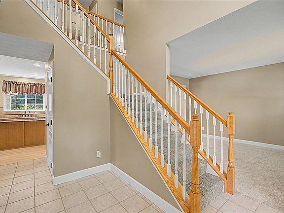 4th image of 25 Clay Manor Ct